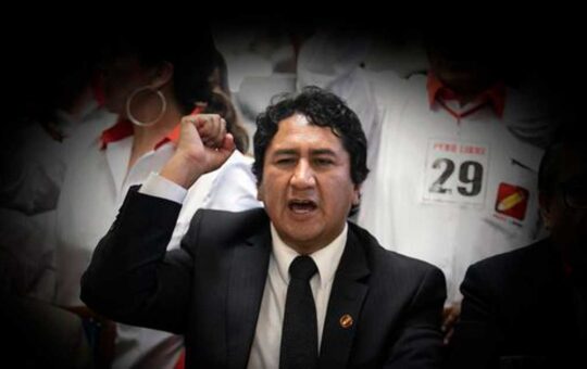 Vladimir Cerrón asegura que “existe una persecución judicial a Perú Libre sin precedentes”