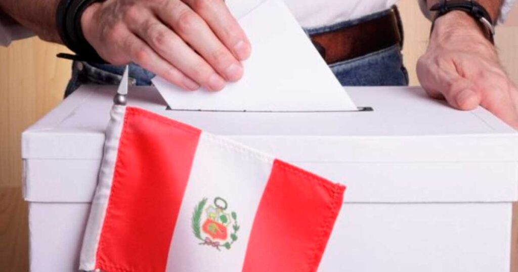 Según IEP, 83% de los peruanos cree que lo más conveniente es elecciones generales antes del 2026