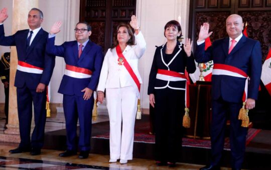 Dina Boluarte tomó juramento a los nuevos ministros de Trabajo, Interior y de la Mujer