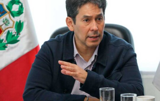 Ministro Demartini descartó que en el Consejo de Ministros se haya debatido la renuncia de Dina Boluarte