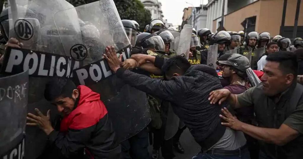 Mininter anuncia compra de 100 mil bombas lacrimógenas para futuras protestas