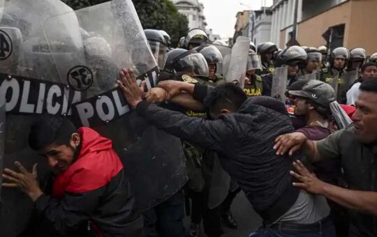 Mininter anuncia compra de 100 mil bombas lacrimógenas para futuras protestas