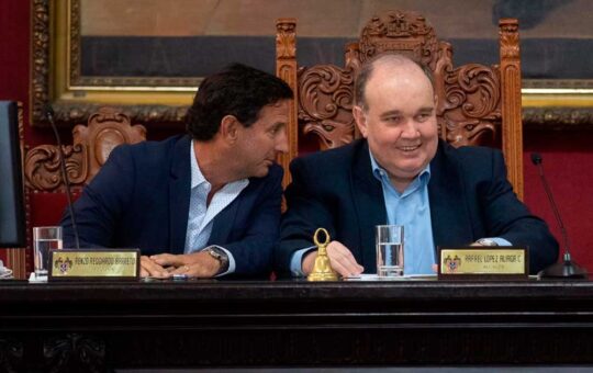 Consejo Metropolitano aprueba para que alcalde Rafael López Aliaga no reciba sueldo
