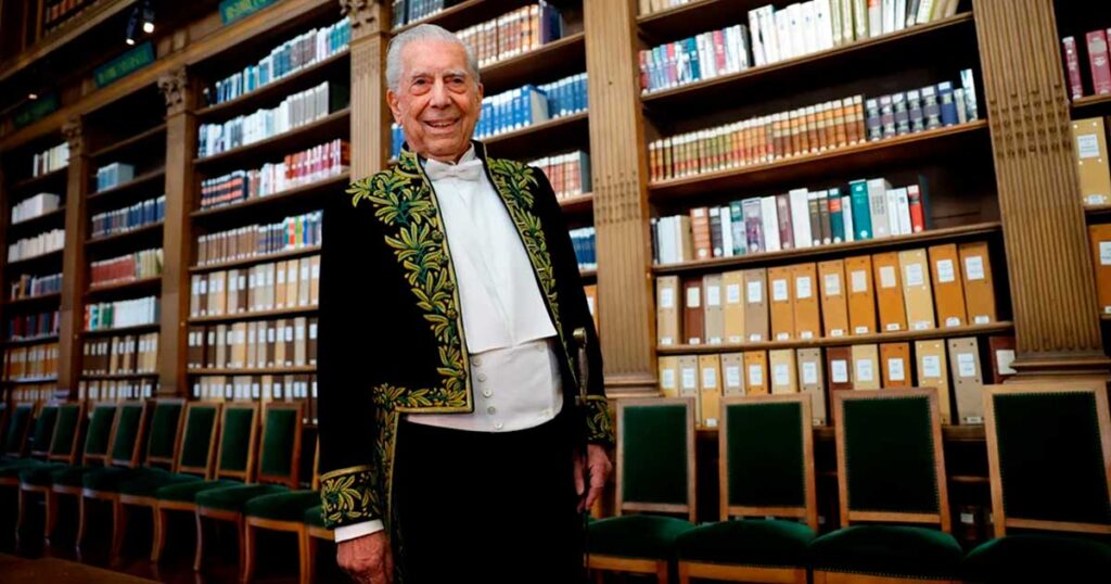 Mario Vargas Llosa se convierte en el primer escritor hispano hablante en ingresar a la Academia Francesa
