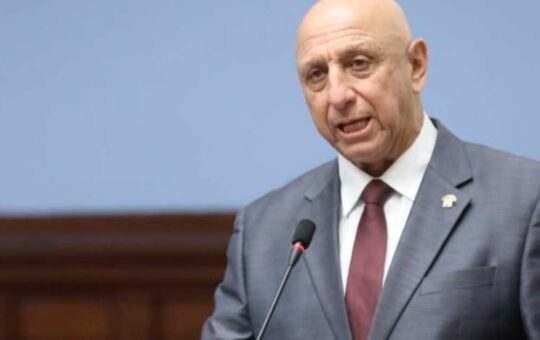 Jose Cueto ante un posible ataque de vándalos a su familia: “Yo sí les voy a meter bala” | VIDEO