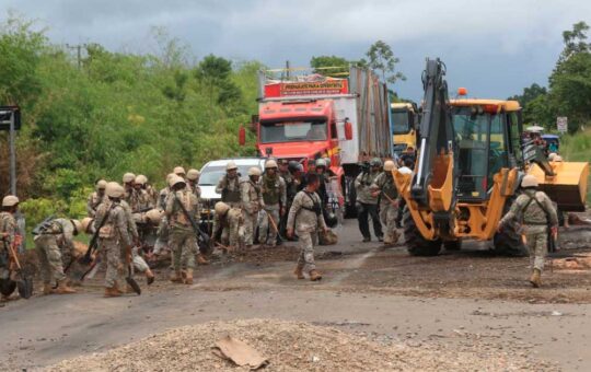 Madre de Dios: PNP y FF.AA. desbloquearon carretera Interoceánica y se reanuda pase vehicular