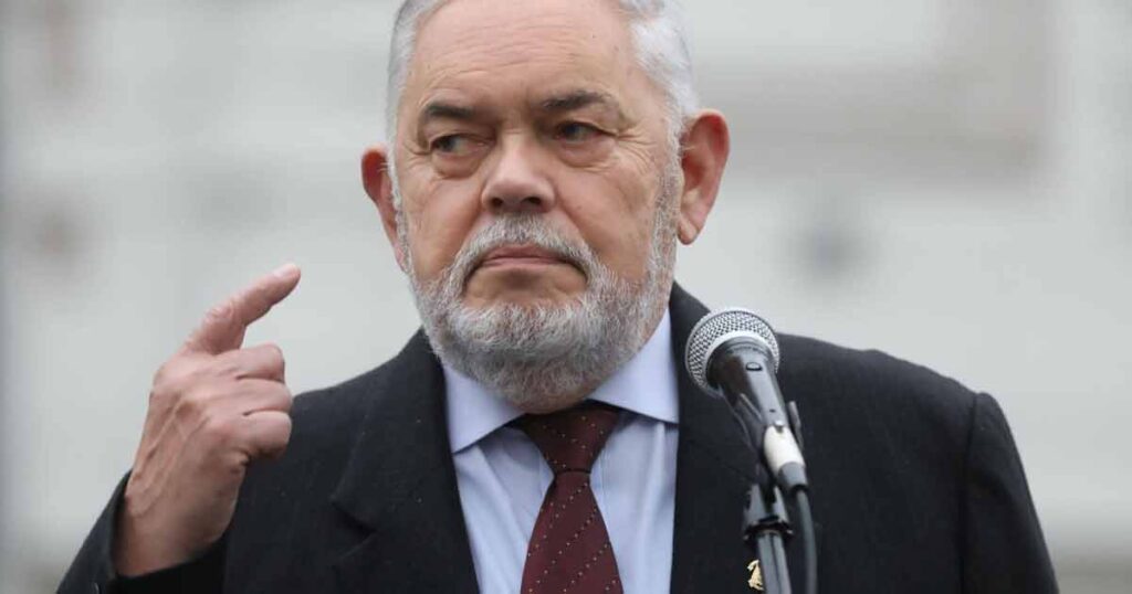 Jorge Montoya pide arrestar a sediciosos que “incitan a quemar la Constitución y al cierre del Congreso”