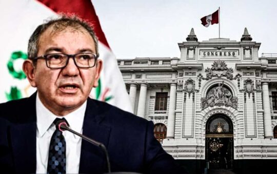 José Cevasco renuncia al cargo de Oficial Mayor del Congreso tras escándalo por compras millonarias