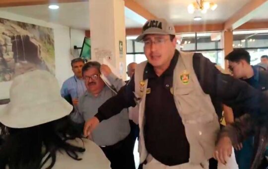 Ayacucho: Viceministro de salud es agredido e insultado por integrantes del Fredepa