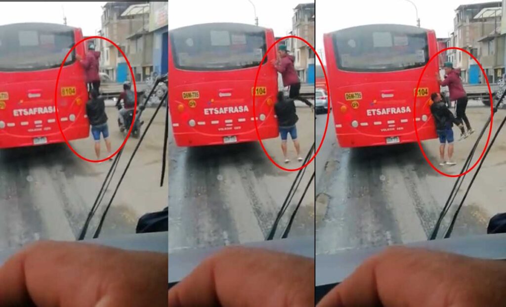 Dos sujetos son captados robando un bus de pasajeros y luego huyen | VIDEO