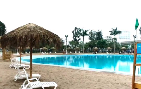 SJL: Alcalde López Aliaga inauguró playa artificial que costó cerca de S/145 mil