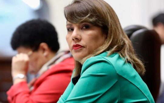 Congresista Digna Calle lleva 4 meses en EE.UU. por licencia, pero vota en el pleno | VIDEO