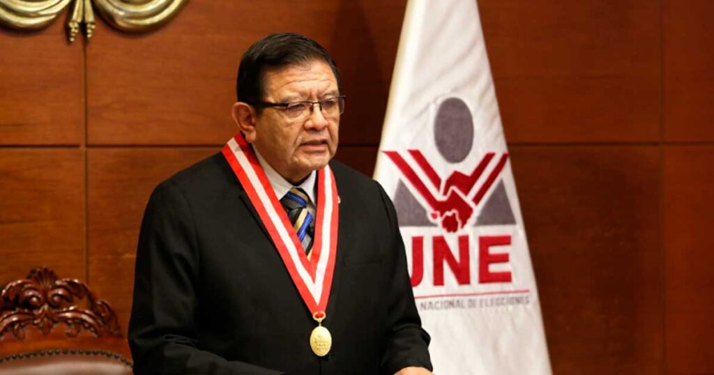 Salas Arenas rechaza que el Congreso pueda acusarlo constitucionalmente como presidente del JNE