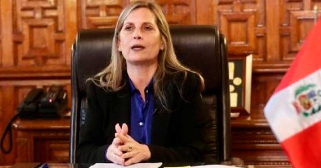 Congreso condecorará a María del Carmen Alva con grado de Gran Cruz