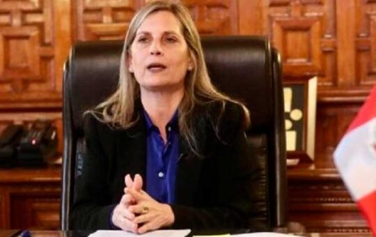 Congreso condecorará a María del Carmen Alva con grado de Gran Cruz