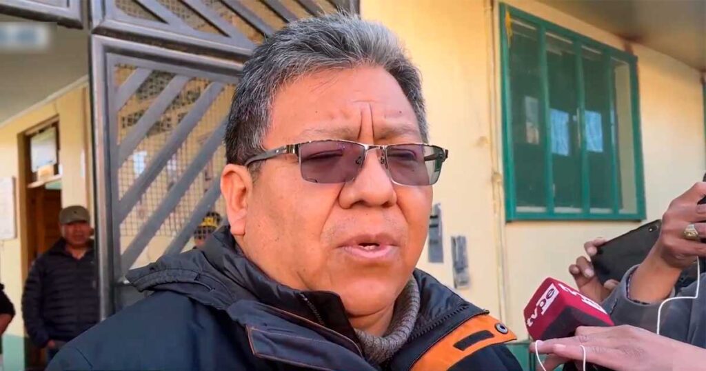 Congresista Flores Ancachi dice que por descuido de abogado no fue a juicio oral en Puno