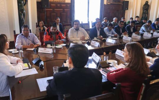 Presidente Dina Boluarte se reunió con alcaldes distritales de Puno y Cusco