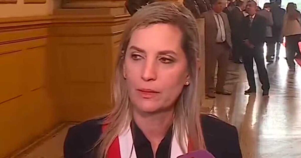 María del Carmen Alva renunció a la bancada de Acción Popular