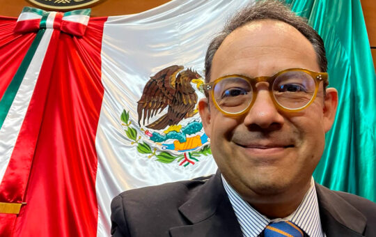 Condenan a exdiputado por decir que una “trans” es un “hombre que se auto adscribe mujer”