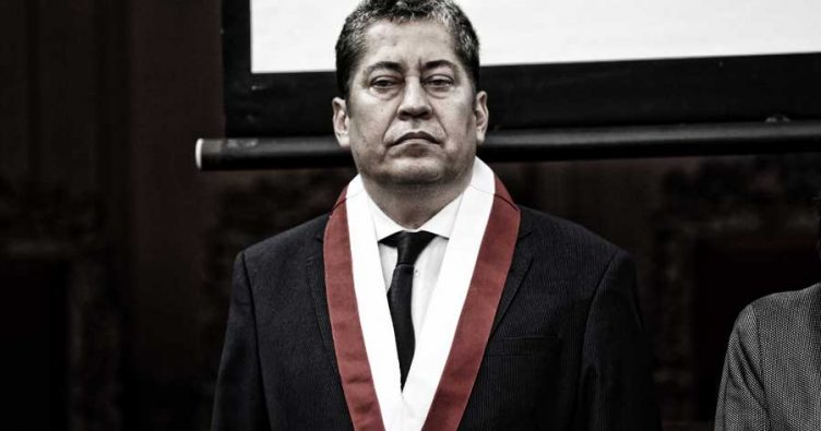 Juez ordena descerraje en casa de exmagistrado del TC, Eloy Espinosa-Saldaña