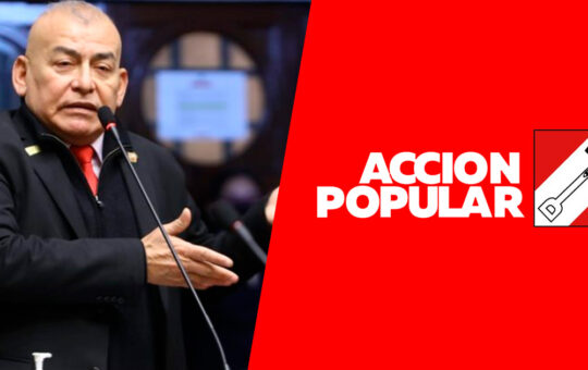 Congresista Arriola paga con dinero público seguro médico de esposa y exesposa