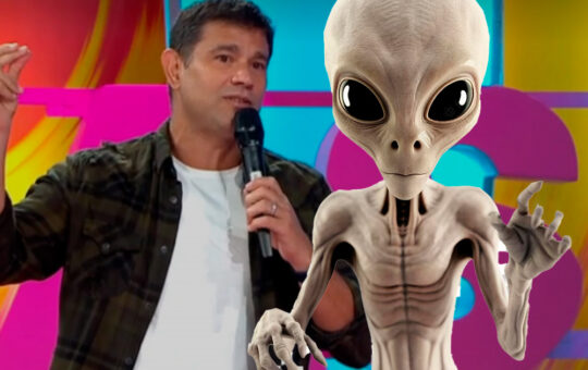 “le pedía que por favor detuviera lo que estaban haciendo”