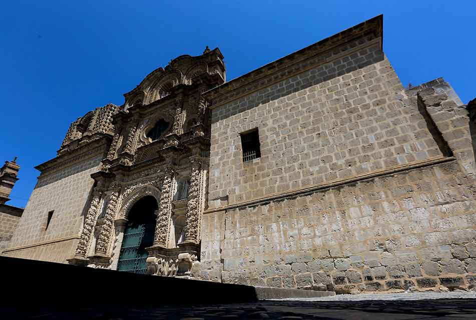 FOTOLIBRO “CAJAMARCA, BELLEZA, SOLEDAD Y CORAJE” SERÁ PRESENTADO EN ESPAÑA PARA MAYO DEL 2024  – RCR Peru