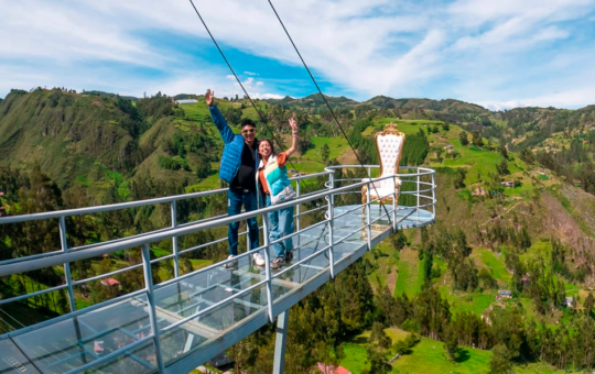 MIRADOR “LA CUEVA” OFRECE JUEGOS EXTREMOS A TURISTAS NACIONALES E INTERNACIONALES – RCR Peru