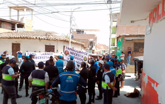 GREMIOS DE MOTOTAXISTAS MARCHAN EN TAMBOGRANDE DEMANDANDO INVERSIÓN PRIVADA Y GENERACIÓN DE EMPLEO – RCR Peru