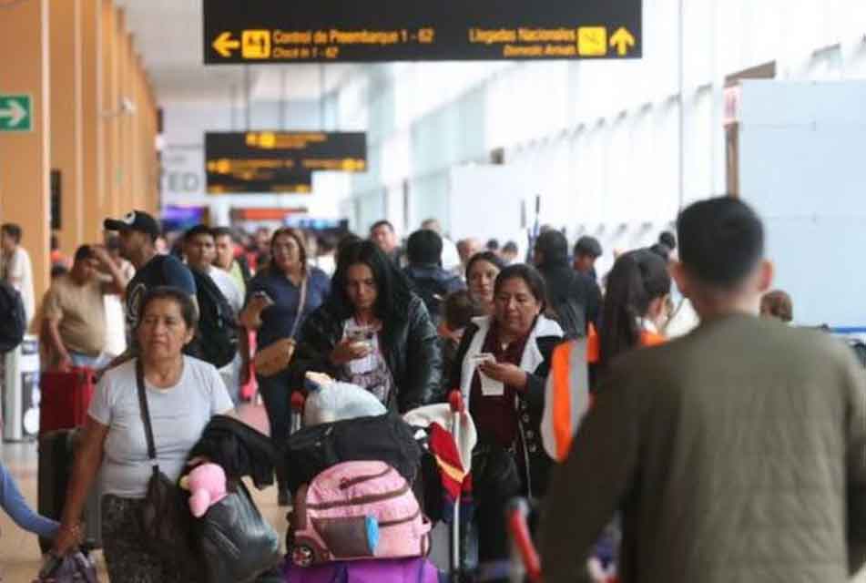 CAOS EN AEROPUERTO JORGE CHÁVEZ IMPEDIRÁ LLEGADA DE MÁS TURISTAS AL CUSCO EL FIN DE SEMANA LARGO – RCR Peru