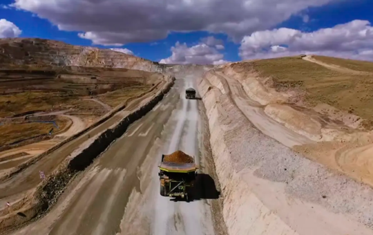 FRENTES DE DEFENSA NO SE OPONEN A PASO DE CAMIONES CON COBRE DE MINERÍA ILEGAL POR CORREDOR MINERO DEL SUR – RCR Peru