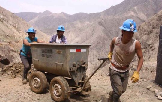 GOBIERNO SOLO FORMALIZA UN PROMEDIO DE MIL MINEROS POR AÑO – RCR Peru