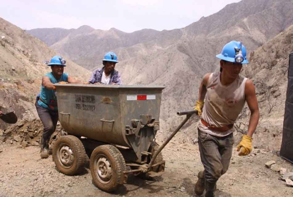 GOBIERNO SOLO FORMALIZA UN PROMEDIO DE MIL MINEROS POR AÑO – RCR Peru