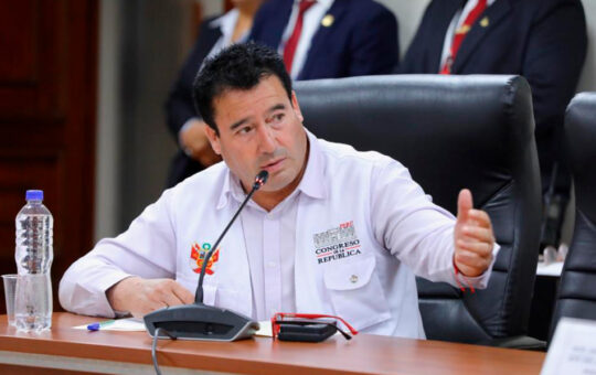 EDWIN MARTÍNEZ CALIFICÓ DE POLITIQUERÍA LA PRESENCIA DE CONGRESISTAS EN EL VALLE DEL TAMBO ANTE EL INICIO DE OPERACIONES DEL PROYECTO MINERO TÍA MARÍA – RCR Peru