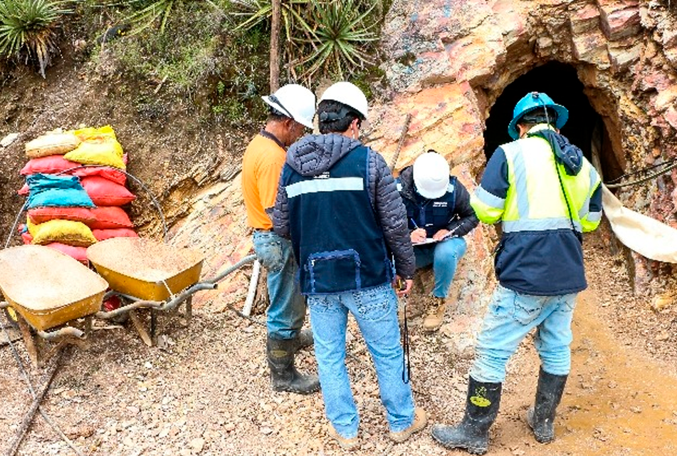 HAY UN AVANCE DE LA ACTIVIDAD MINERA ILEGAL EN CAJAMARCA – RCR Peru