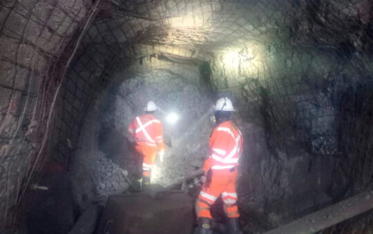 DELINCUENTES ATACAN MINERA PODEROSA EN PLENO ESTADO DE EMERGENCIA – RCR Peru