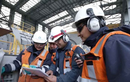 EL PERÚ REQUIERE PONER EN MARCHA NUEVAS INVERSIONES PARA INCREMENTAR LA DEMANDA DE JÓVENES PROFESIONALES – RCR Peru