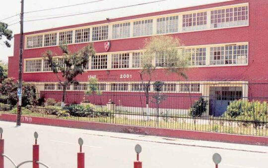 HAY RESPONSABILIDAD PENAL DE ALUMNOS QUE AGREDIERON A PROFESOR EN COLEGIO RICARDO PALMA – RCR Peru