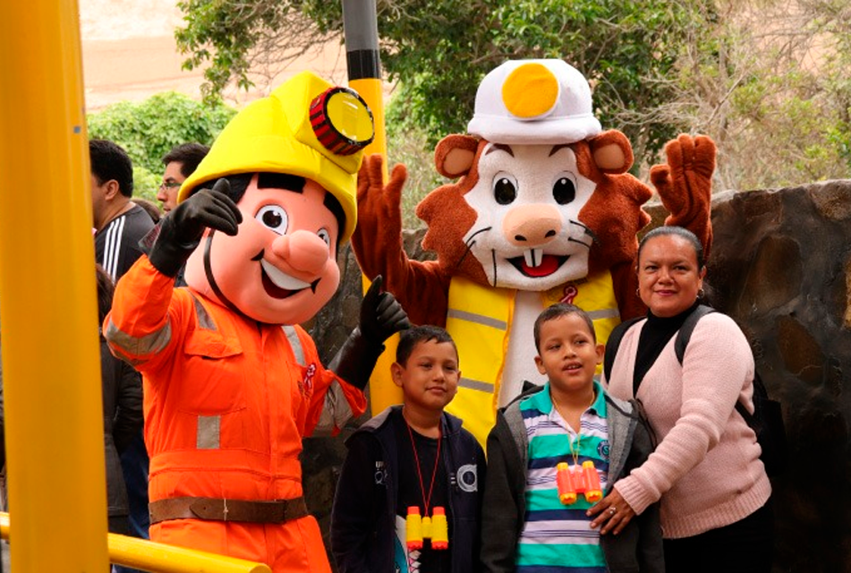 MÁS DE 1,000 PERSONAS DISFRUTARON DEL INICIO DE FIESTAS PATRIAS EN MINA MODELO DEL IIMP – RCR Peru