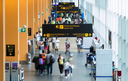 LATAM AIRLINES PERÚ SUSPENDE VUELOS ENTRE LIMA Y CARACAS – RCR Peru