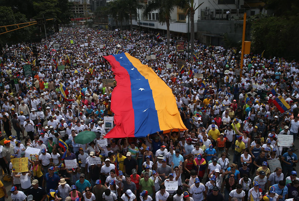 POBLACIÓN VENEZOLANA ESTÁ CANSADA DE LA CONFRONTACIÓN POLÍTICA – RCR Peru