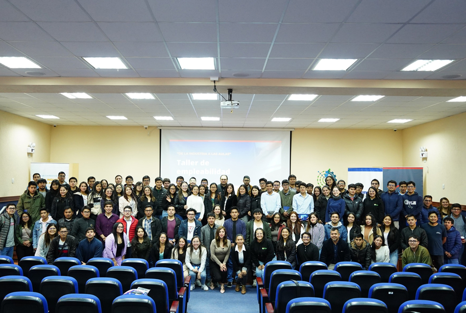 ES INDISPENSABLE CAPACITAR A LOS JÓVENES UNIVERSITARIOS PARA SU DESARROLLO EN EL MERCADO LABORAL – RCR Peru