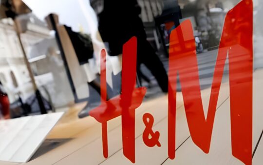 TRABAJADORES DENUNCIAN ABUSOS DE EMPRESA DE TIENDAS H&M – RCR Peru