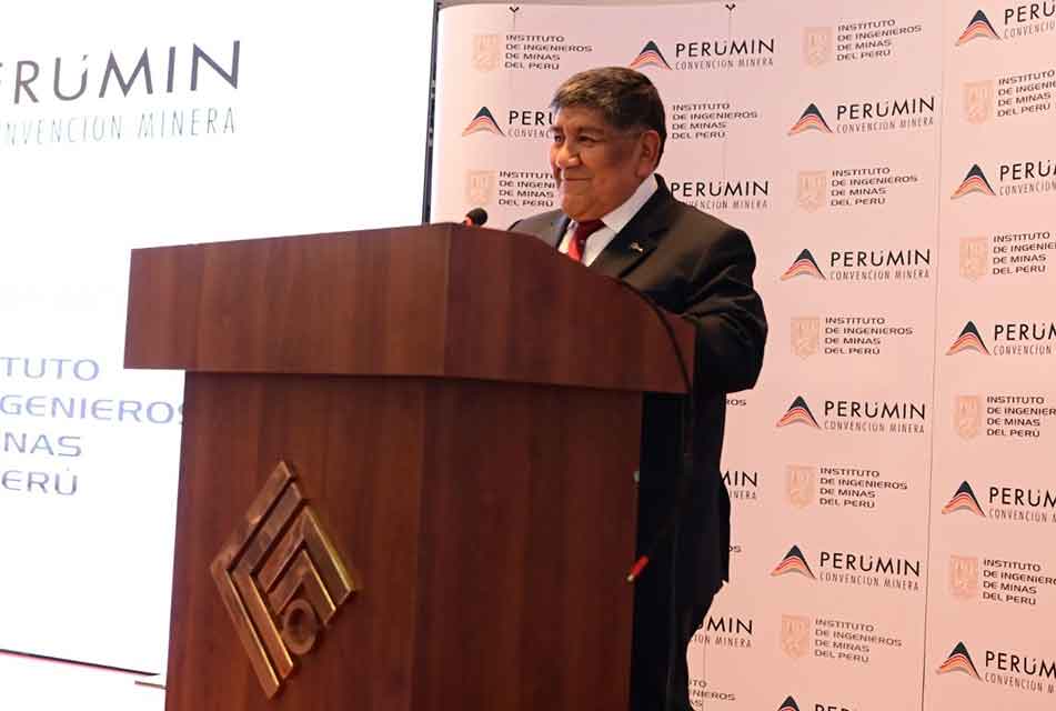 RÓMULO MUCHO PLANTEA ALCANZAR CONSENSOS PARA PROMOVER INVERSIÓN PRIVADA Y PONER EN VALOR RIQUEZA MINERA – RCR Peru