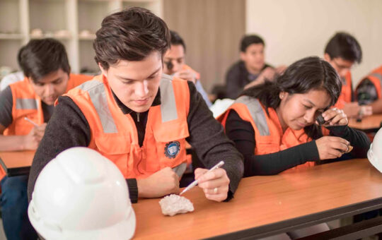 IIMP PRESENTA EL SEMILLERO MINERO PARA ESTUDIANTES EN BÚSQUEDA DE PRÁCTICAS PREPROFESIONALES – RCR Peru