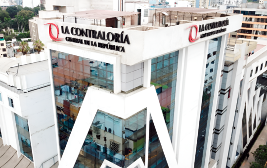 CONTRALORÍA SUSPENDE EFICACIA DE REGLAMENTO Y PLAN PARA IMPLEMENTAR LA LEY DEL AUDITOR – RCR Peru