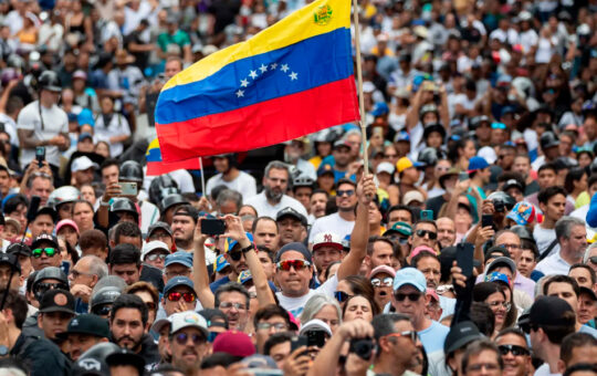 VENEZOLANOS SALEN A PROTESTAR A PESAR DE REPRESIÓN CHAVISTA – RCR Peru