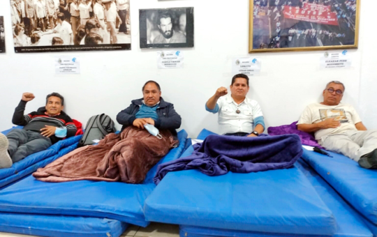 DOCENTES EN HUELGA DE HAMBRE EXIGEN MEJORAS EN EL SECTOR EDUCACIÓN – RCR Peru