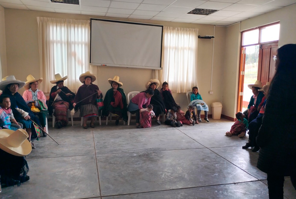 MADRES DE CASERÍO LA SHITA SE CAPACITAN EN EL BUEN USO DEL VASO DE LECHE EN CAJAMARCA – RCR Peru