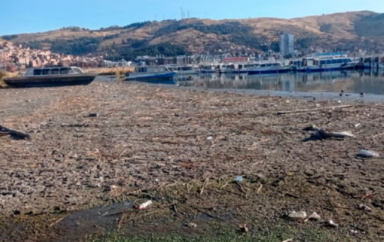 DESCENSO DE AGUAS EN LAGO TITICACA VIENE AFECTANDO LAS EMBARCACIONES – RCR Peru